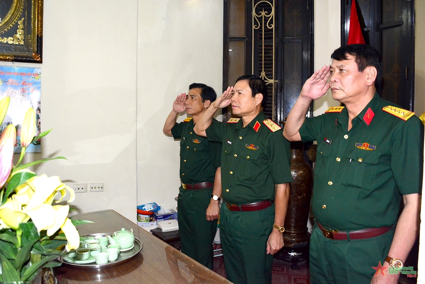 Thượng tướng Nguyễn Tân Cương thăm hỏi, tri ân các đồng chí nguyên lãnh đạo Bộ Quốc phòng